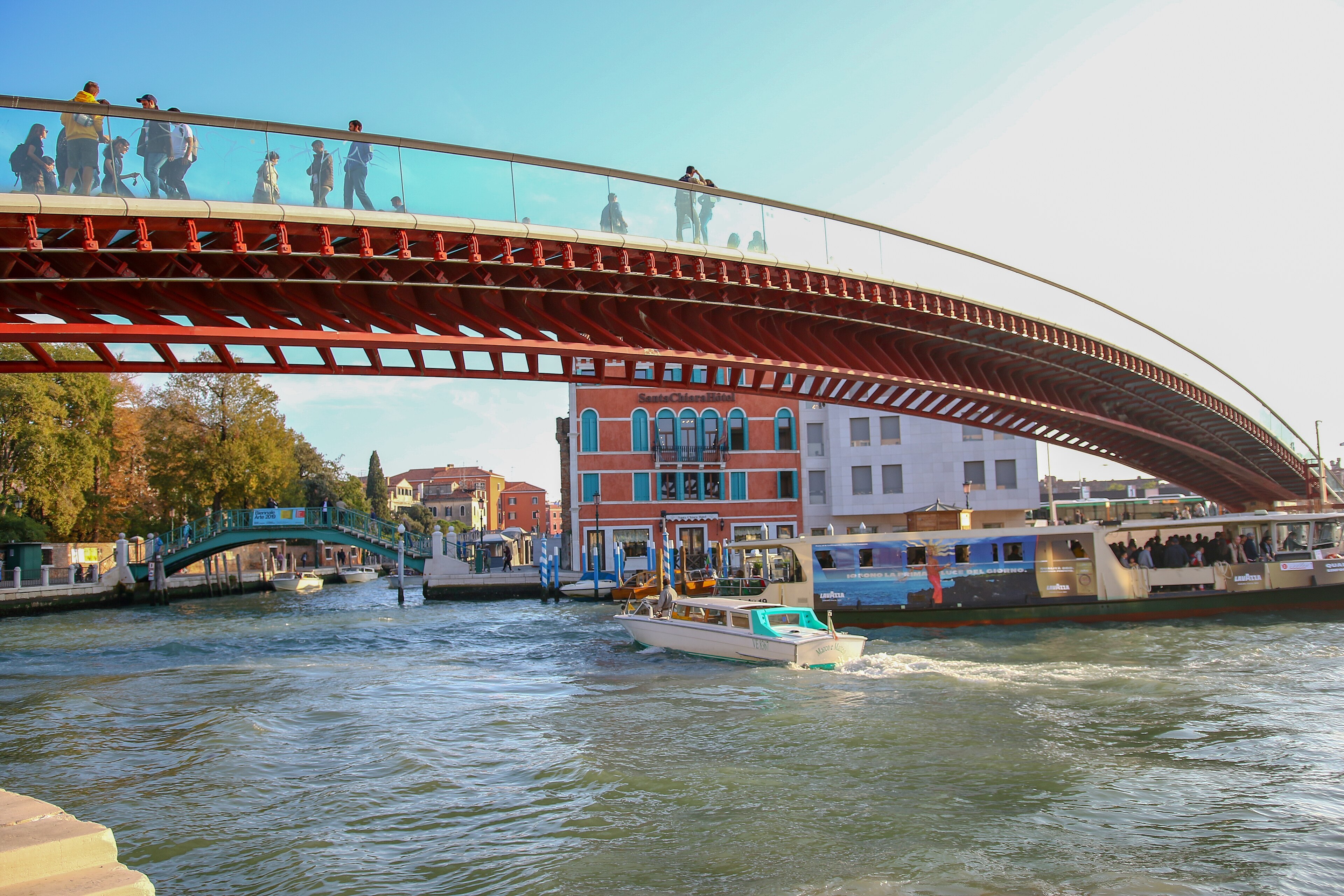 Ponte della Costituzione, Calatrava glass span toward Piazzale Roma